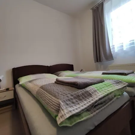 Duhet Motel *